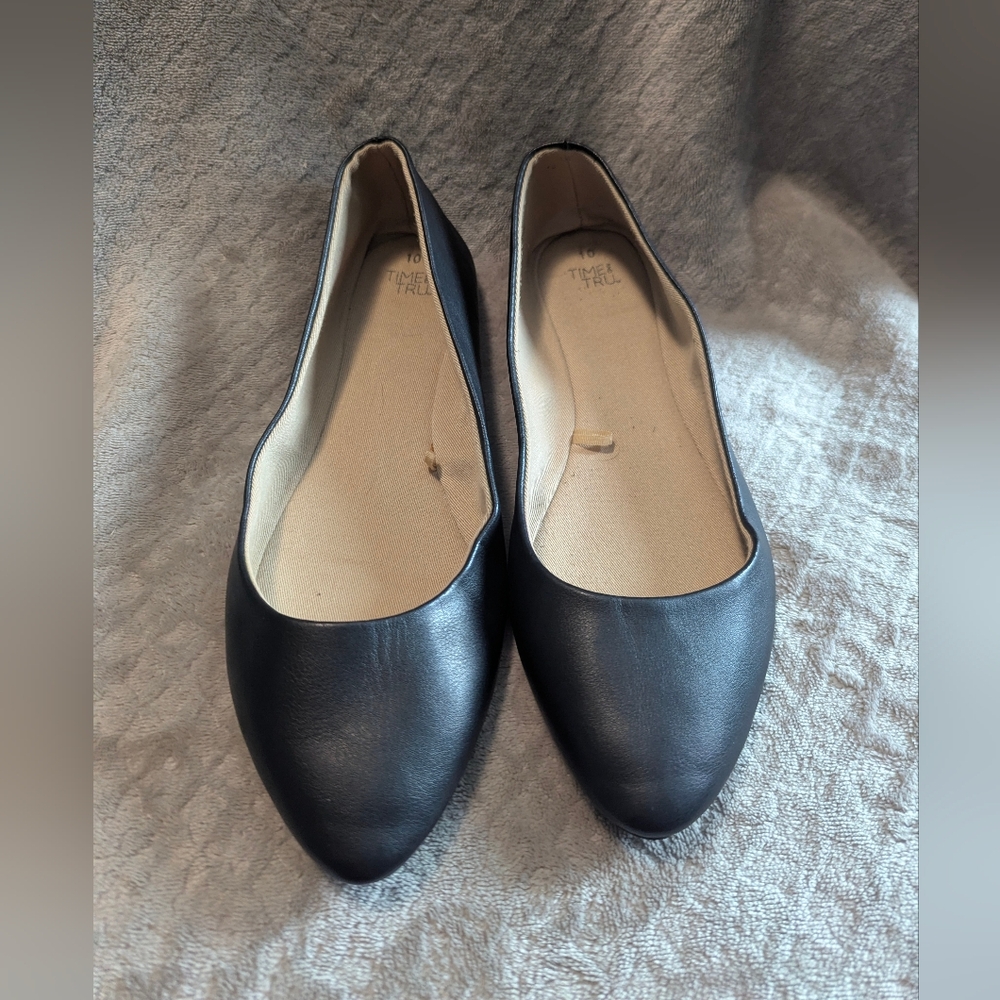 Time and Tru Women's Black Flats - Picture 2 of 4